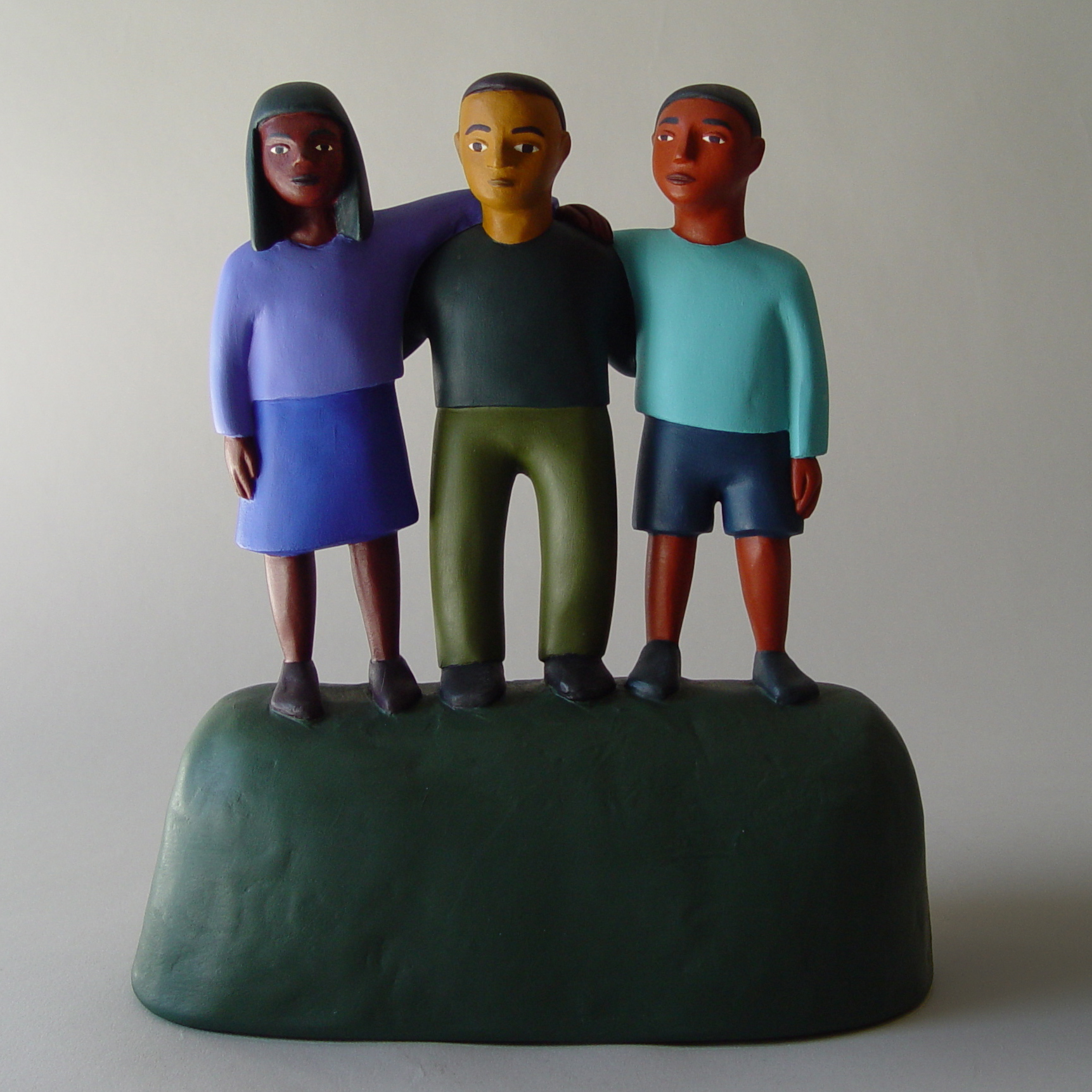 Tom Nussbaum sculpture of three kids standing side by side