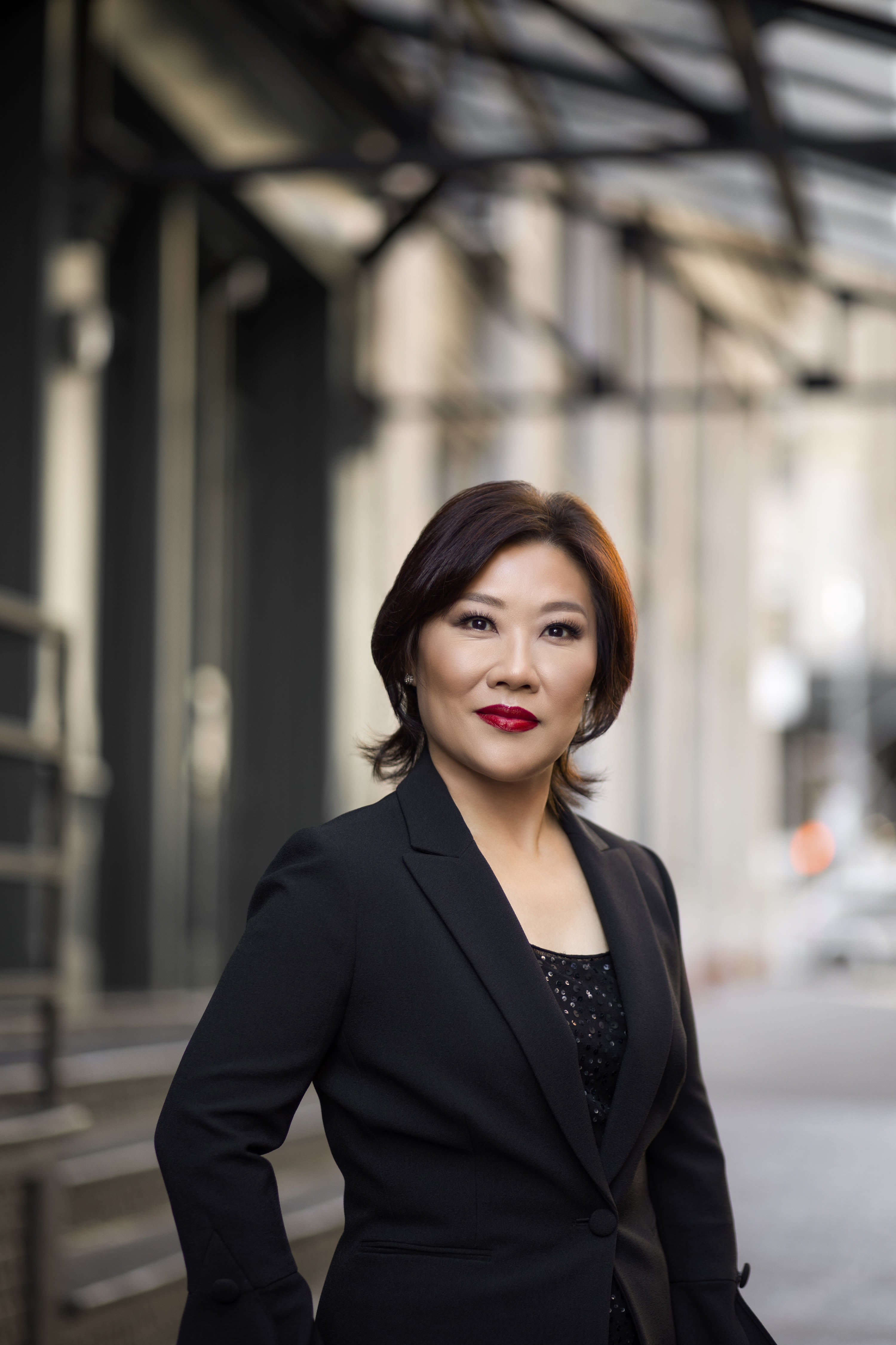headshot photo of conductor Helen H. Cha-Pyo