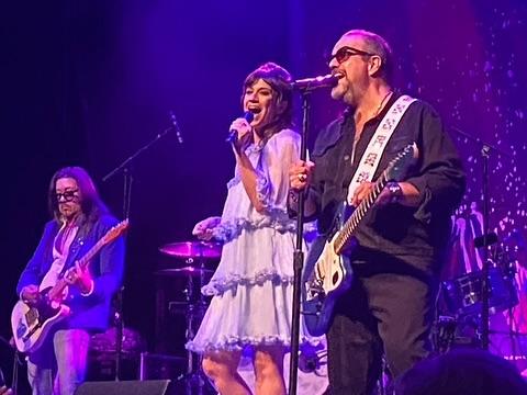 Nicole Atkins performing with the Mavericks