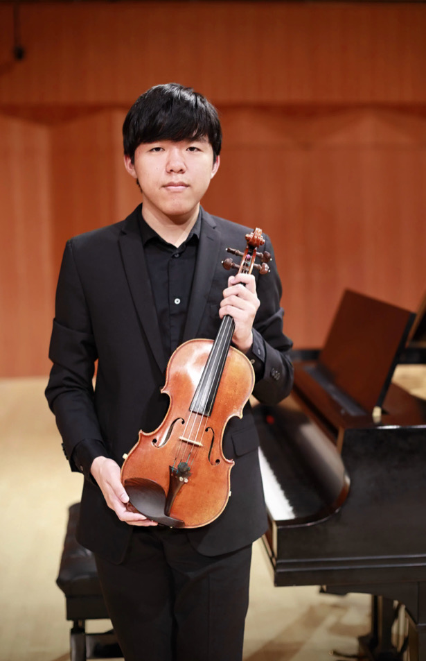 Oliver Kahng standing with his violin