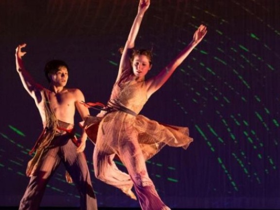 Nai-Ni Chen dancers performing