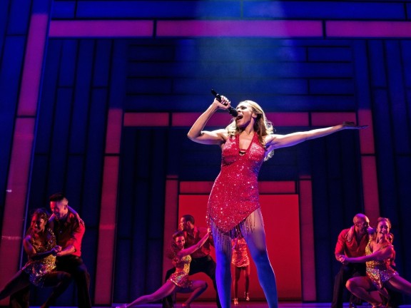 The Bodyguard actor singing on stage